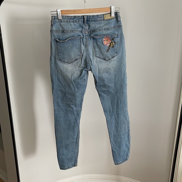 ONLY Floral Embroidered Ripped Skinny Jeans - Picture 5 of 8